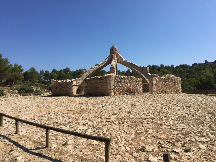 Juan Matías Sepulcre (@jmsepulcre) on Twitter photo #MiradaMatemática La Cava Gran de #Agres, en la sierra de Mariola, es un nevero o pozo de nieve construido a mediados del siglo XVIII. La estructura de su cubierta es una bóveda de crucería apuntada, formada por seis semiarcos. Se trata de un bien cultural protegido.
<a href="/DimatesUA/">DimatesUA</a> #MiradaMatemática La Cava Gran de #Agres, en la sierra de Mariola, es un nevero o pozo de nieve construido a mediados del siglo XVIII. La estructura de su cubierta es una bóveda de crucería apuntada, formada por seis semiarcos. Se trata de un bien cultural protegido.
<a href="/DimatesUA/">DimatesUA</a>