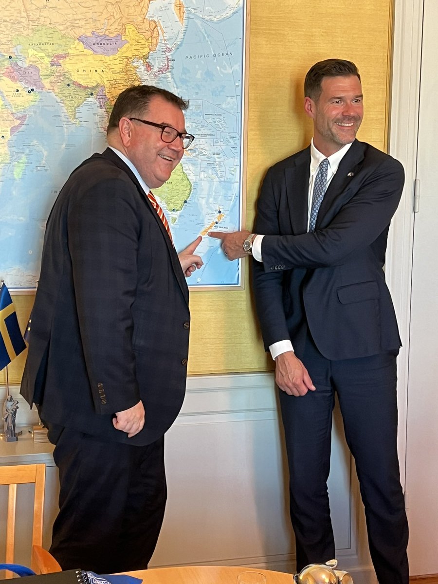 DavidTaylorNZ's tweet image. Great to join meeting between #Sweden International Development &amp;amp; Trade Minister @JohanForssell &amp;amp; @otago Vice Chancellor Grant Robertson in Stockholm.  Some fun reminiscences about studying in #Dunedin and lively exchange on education and other topics.
