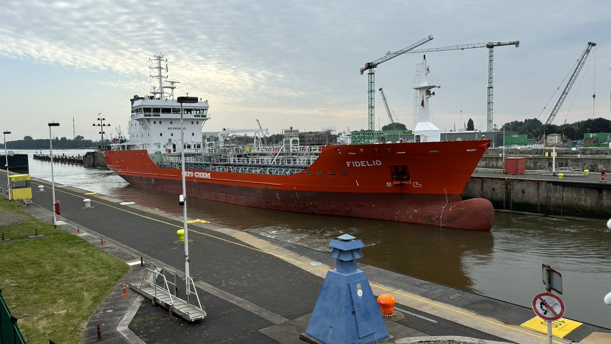 Stolz_Ohligs's tweet photo. #Schleuse|nbetrieb am Sonnabend in #Brunsbuettel ⚓️. #NOK https://t.co/P2UEwqN3r3
