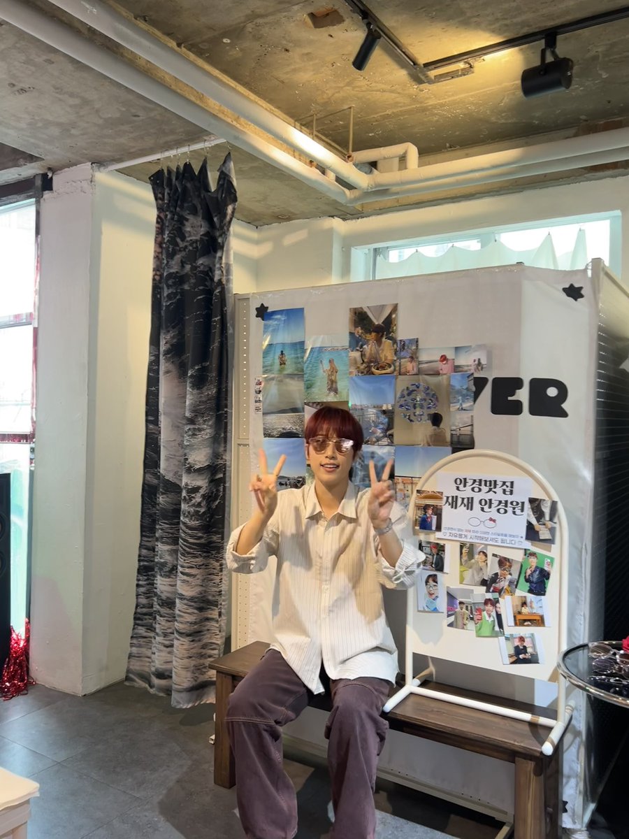❤️❤경❤️재재 생일카페에 재재 님 본인께서 방문해주셨습니다❤️❤축❤️❤️
다양한 즐길 거리 감상하시고, 팬분들과 함께하는 정성스런 싸인 및 셀카타임을 가져주셨어요🦊