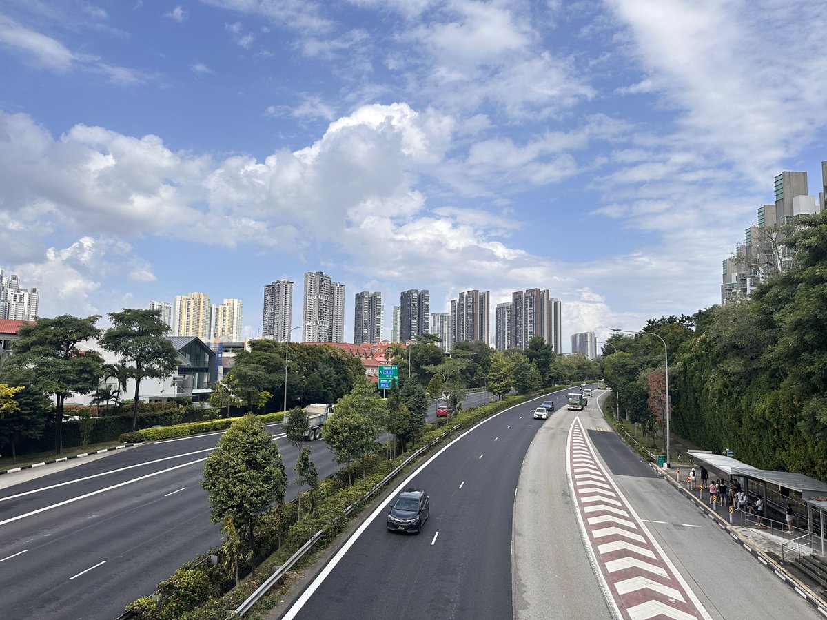Dr_AJ_MD's tweet image. Post shower! 😍
Pretty and humid😋

#SG #PostRains #PrettyClouds #GreenCity #OverheadBridge
