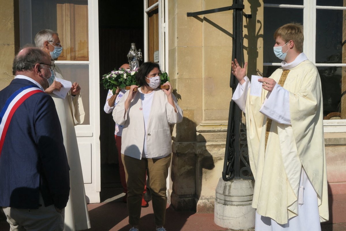 La procession de la Vierge du Vœu à Eu, dimanche 8 septembre dlvr.it/TCxJXs