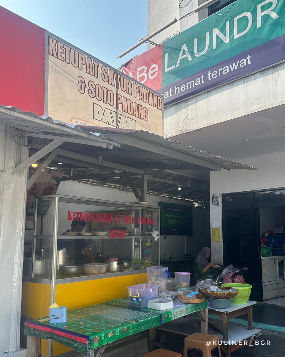 Sarapan hari ini dipersembahkan Ketupat Sayur Padang - Jl Bangbarung