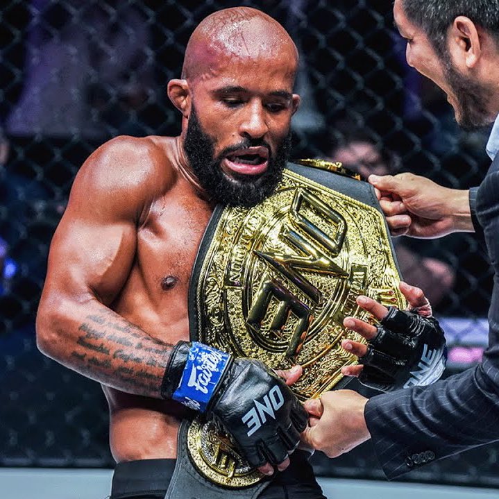 ParryPunchNews's tweet image. 🚨BREAKING: 12x UFC flyweight champion and 3x ONE bantamweight champion Demetrious Johnson announces his retirement from MMA at #ONE168 in Denver, Colorado, and becomes the first Hall of Fame inductee in promotional history. 🏆🔥

Johnson unexpectedly sobbed like a baby in his…