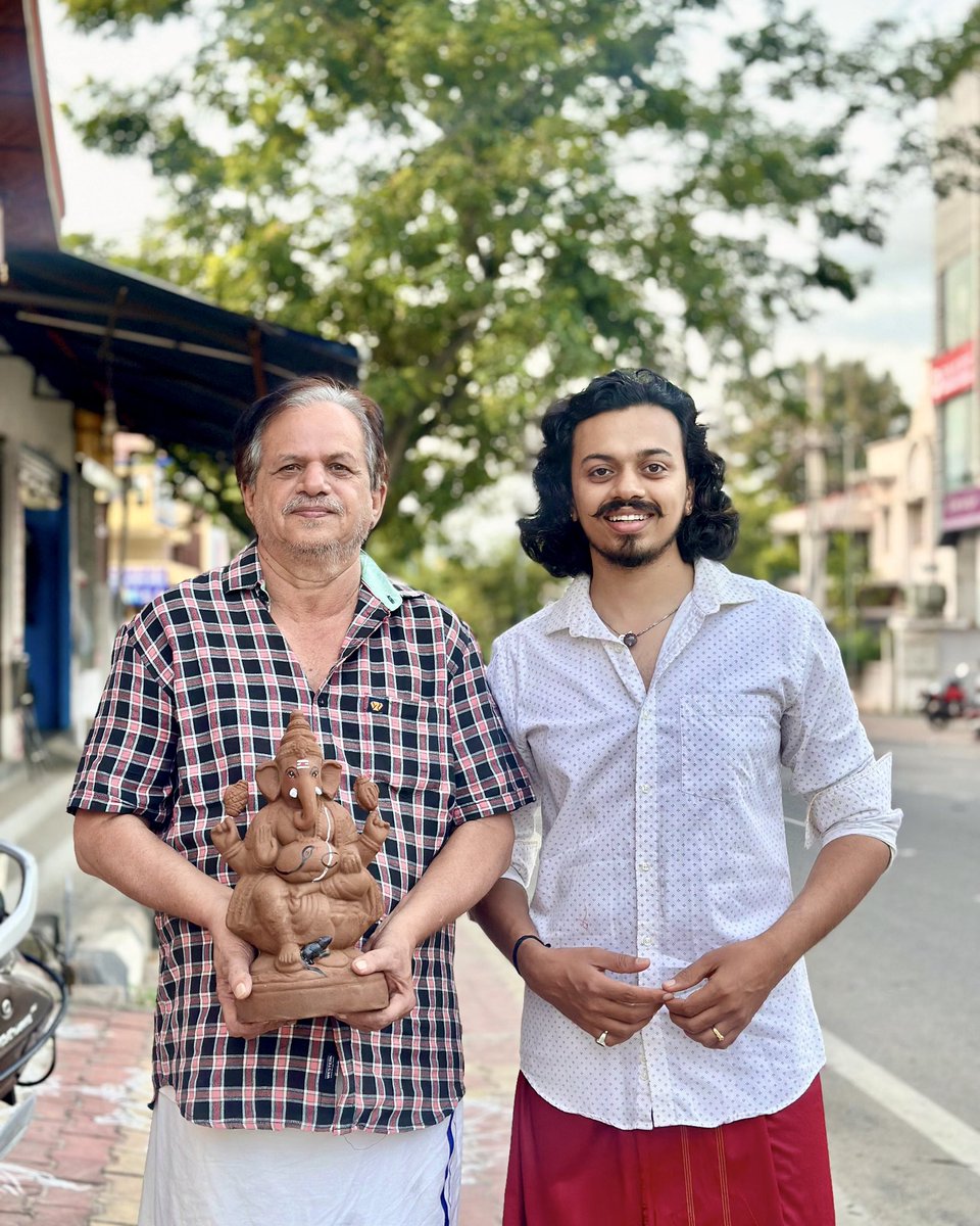 ಎಂದಿನಂತೆ ಪ್ರೀತಿಯ ಗಣಪನ ಆಗಮನ. ನಿಮ್ಮೆಲ್ಲರ ಇಷ್ಟಾರ್ಥಗಳು ನೆರವೇರಲಿ. ಗೌರಿ-ಗಣೇಶ ಹಬ್ಬದ ಪ್ರೀತಿ ಪೂರ್ವಕ ಶುಭಾಶಯ 🤍🕉️
#GaneshChaturthi2024