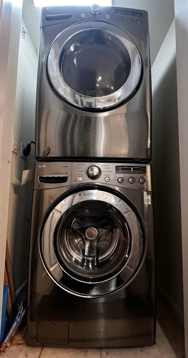 SengixTeam's tweet photo. Washer not spinning? @SENGIXTeam fixed a client’s LG washer in 2.5 hours—no expensive parts needed! 🙌 Got the LE error code? 
Try resetting, lightening the load, or checking for obstructions. 
Need help? Get $25 off your first service! #LGWasherRepair #ApplianceRepair #NYC https://t.co/XYfROpfhaU