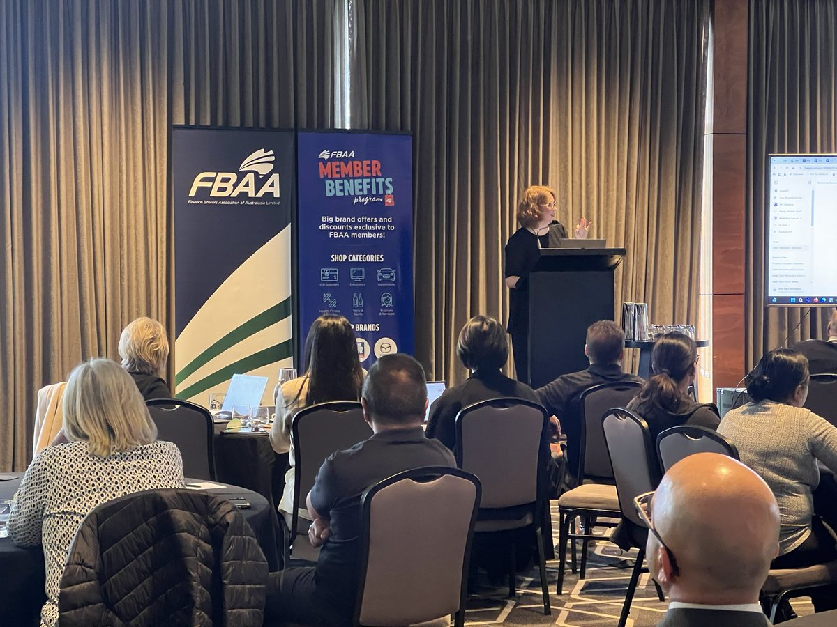 3 cities done, 2 to go with @fbaa Teaching 400+ mortgage brokers how to build a moat around their business using their uniqueness and ideal client avatar to build a Custom Chat GPT Marketing Assistant.

I might just offer this to US mortgage brokers too… next job work out how.