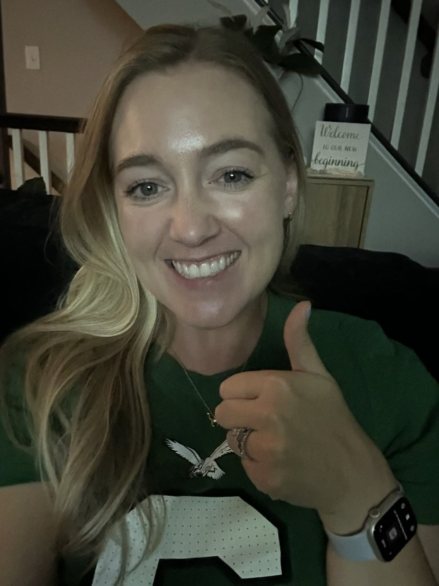 EJSmith94's tweet photo. Adding “copy-pasting” to the skills section of my resume after tonight. Thank you for the warm welcome to Eagles twitter, this is Mrs. Smith, signing off! https://t.co/QSHpkI07q3
