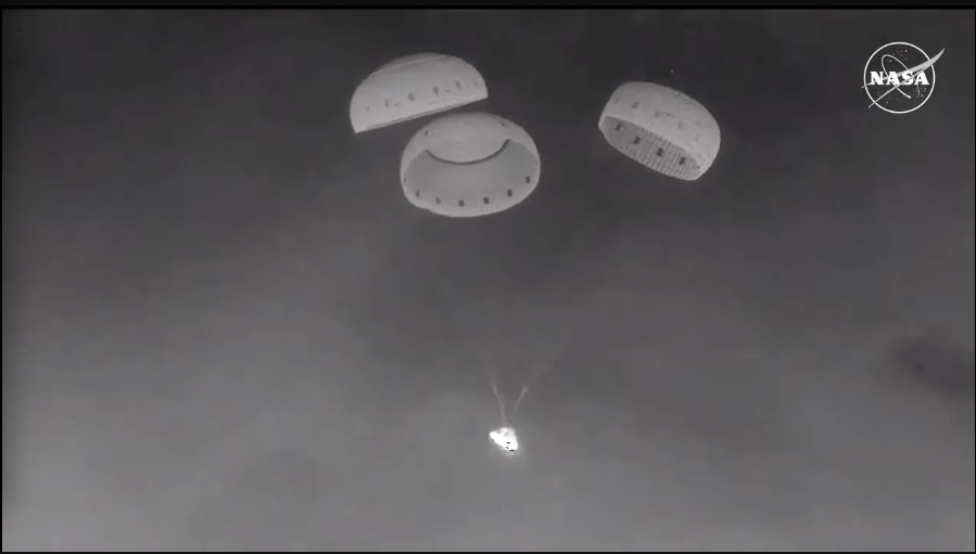 genejm29's tweet photo. #NASA #Boeing #Starliner - Good main chutes! https://t.co/gVOoaGOoyH