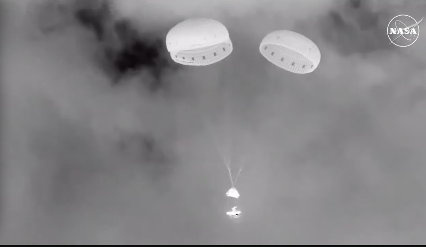 genejm29's tweet photo. #NASA #Boeing #Starliner - Heat shield Jettison confirmed and nitrogen filled air bags are deployed https://t.co/fhncXR42Im