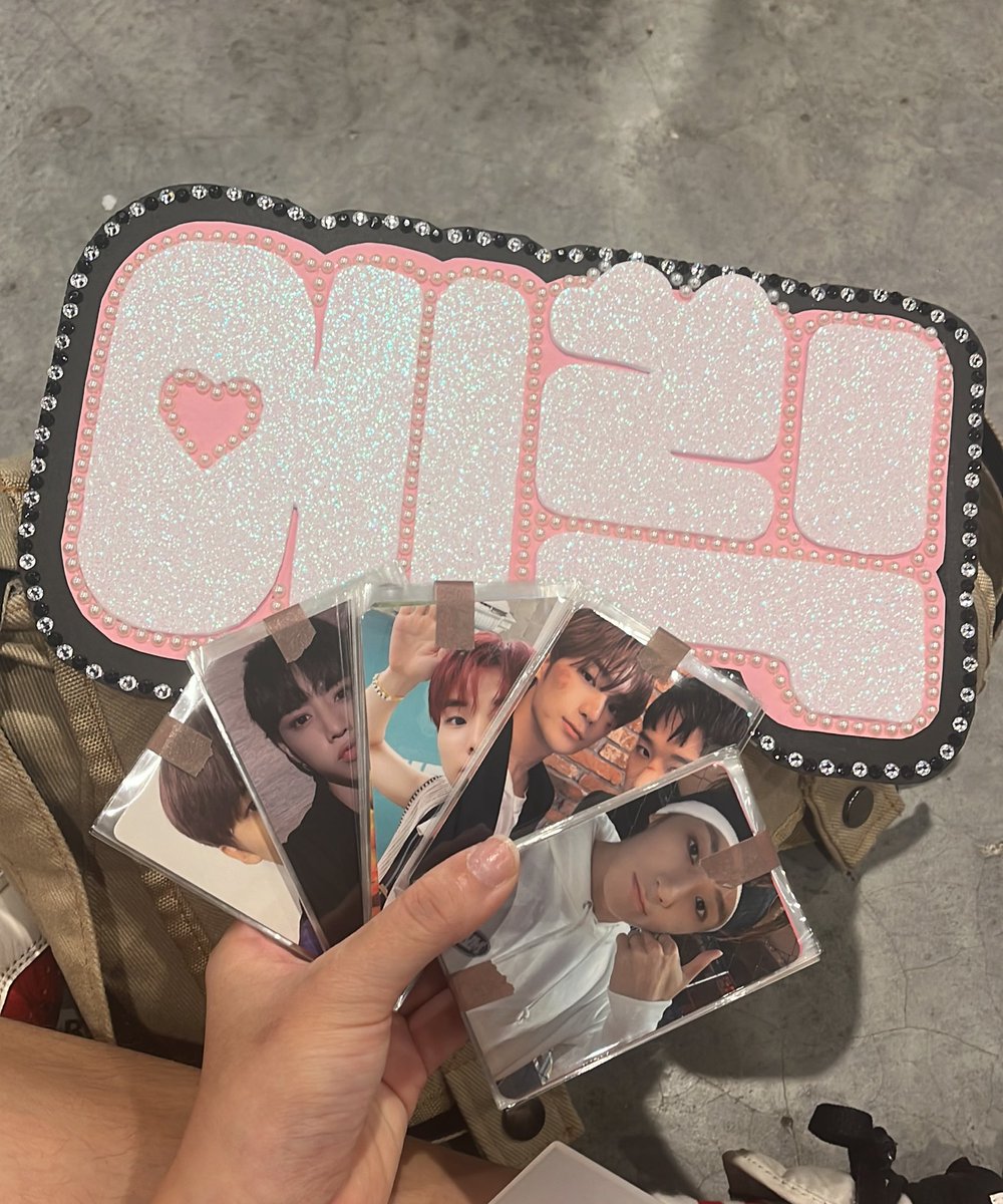 sohnbery's tweet photo. hello zone b deobis! 
i’m giving out free official pcs can come and find me if you would like one :)

#THEBOYZ_ZENERATION2 #THEBOYZinKL #TBZinKL #THEBOYZinMY #TBZinMY #ZENERATION2inKL #ZENERATION2inMY https://t.co/l6BznmwmKp