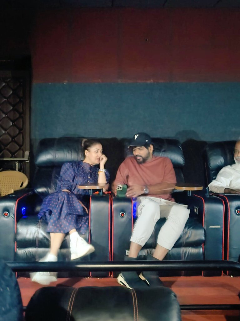 Nayan_Universal's tweet photo. Lady superstar #Nayanthara with #wikki had watched #goat in Bangalore this evening...
#GOATthemovie #GOATCelebrationstarts #ThalapathyVijay #Vijay #TVK #ThalapathyIsTheGoat https://t.co/pKRTZkOtsi