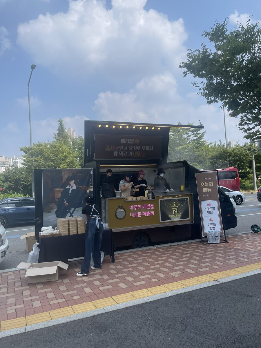 bh2_cute's tweet photo. 오늘 백현이 역조공 냄새 ���거 가요옹
스테이크 굽는 소리 좋더라 .. 한입만 딱한입 https://t.co/U1ktKmfNND