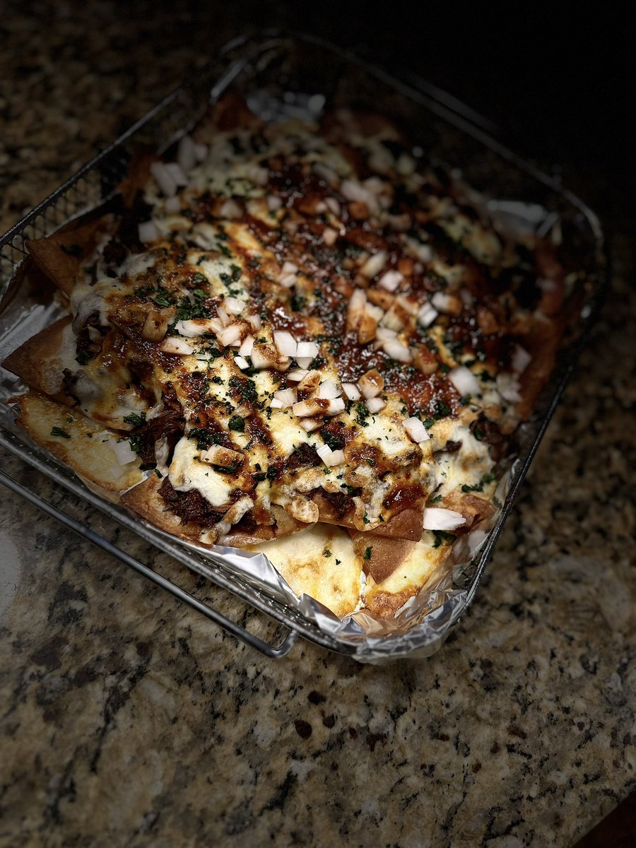 TheOnealsWay's tweet photo. Decided to take my nachos game to the next level with some homemade Birria! Slow-cooked, flavorful beef, melty cheese, and all the fixings piled high on crispy tortilla chips. This isn’t just a snack, it’s a full-on flavor explosion. 🌶️🧀 

#BirriaNachos #HomemadeGoodness #ComfortFoodGoals #theonealsway #foryoupage #tacotuesday #explorepage #yum #foryou #eliteeats #dinnerideas #easyathomerecipes #nachotime