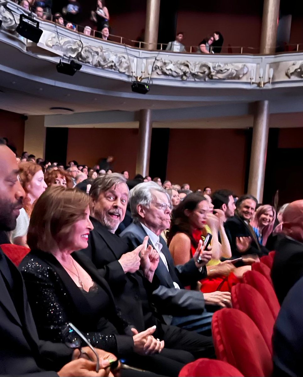 Mark Hamill tweet media