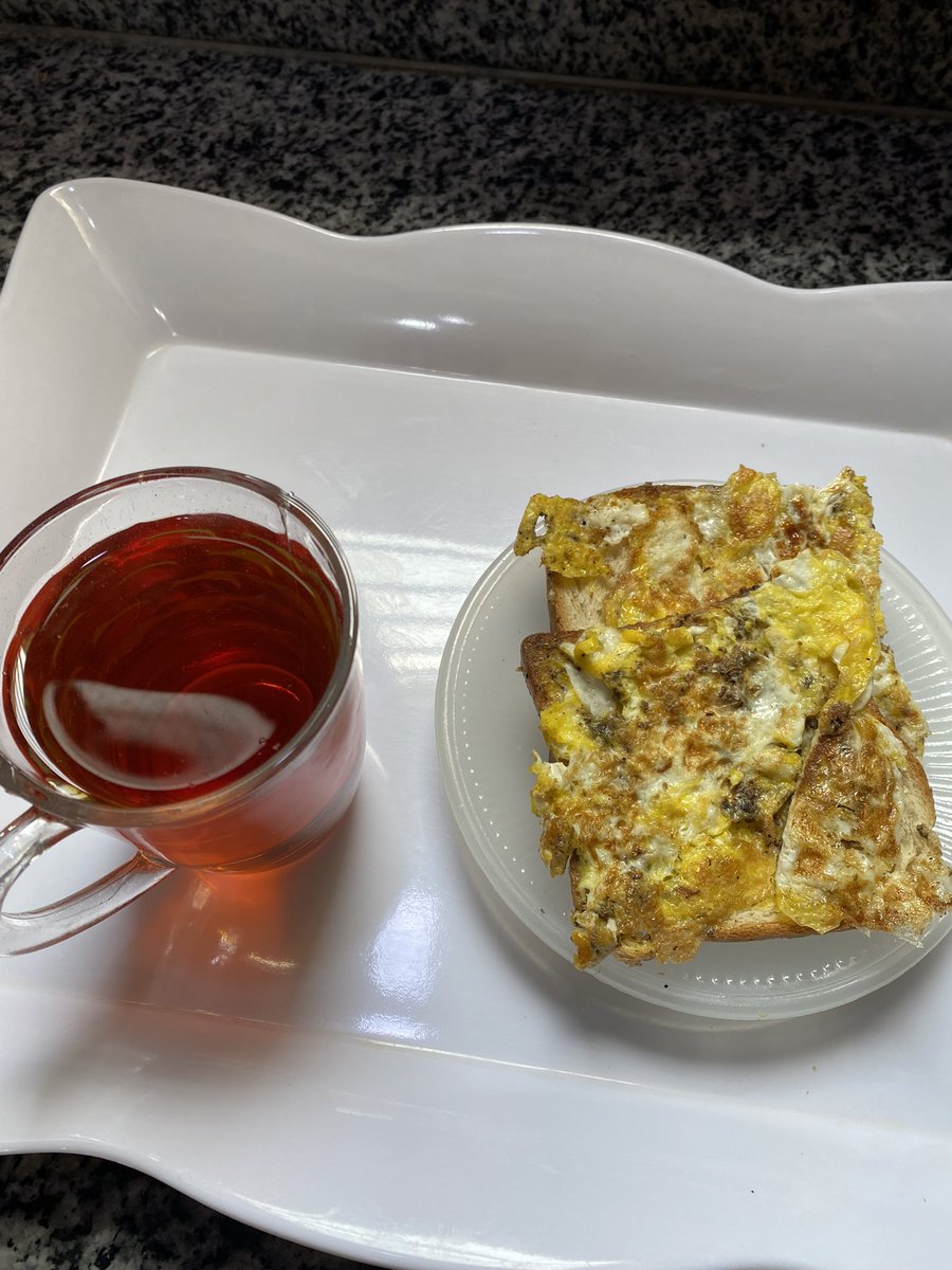 fa4h__'s tweet image. صباح اول يوم بسنة ثالث🤍✨