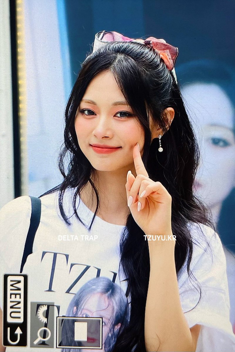 delta_trap's tweet photo. 240907 쯔이가 왜이리 얼짱 
#쯔위 #트와이스 #TWICE #TZUYU https://t.co/nwv0OvvVDU