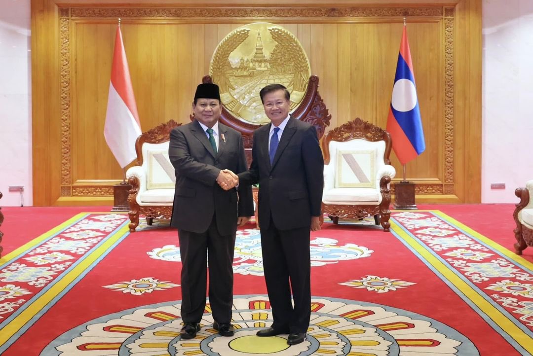 prabowo's tweet photo. Melanjutkan kunjungan kerja bertemu dengan Presiden Republik Demokratik Rakyat Laos, Yang Mulia Thongloun Sisoulith.

Selanjutnya saya juga bertemu dengan Perdana Menteri Laos Sonexay Siphandone.

Pertemuan bilateral ini kami lakukan guna perkuat kerja sama yang menguntungkan dua negara Indonesia dan Laos dalam berbagai aspek bidang diantaranya pertahanan, pendidikan dan lainnya.