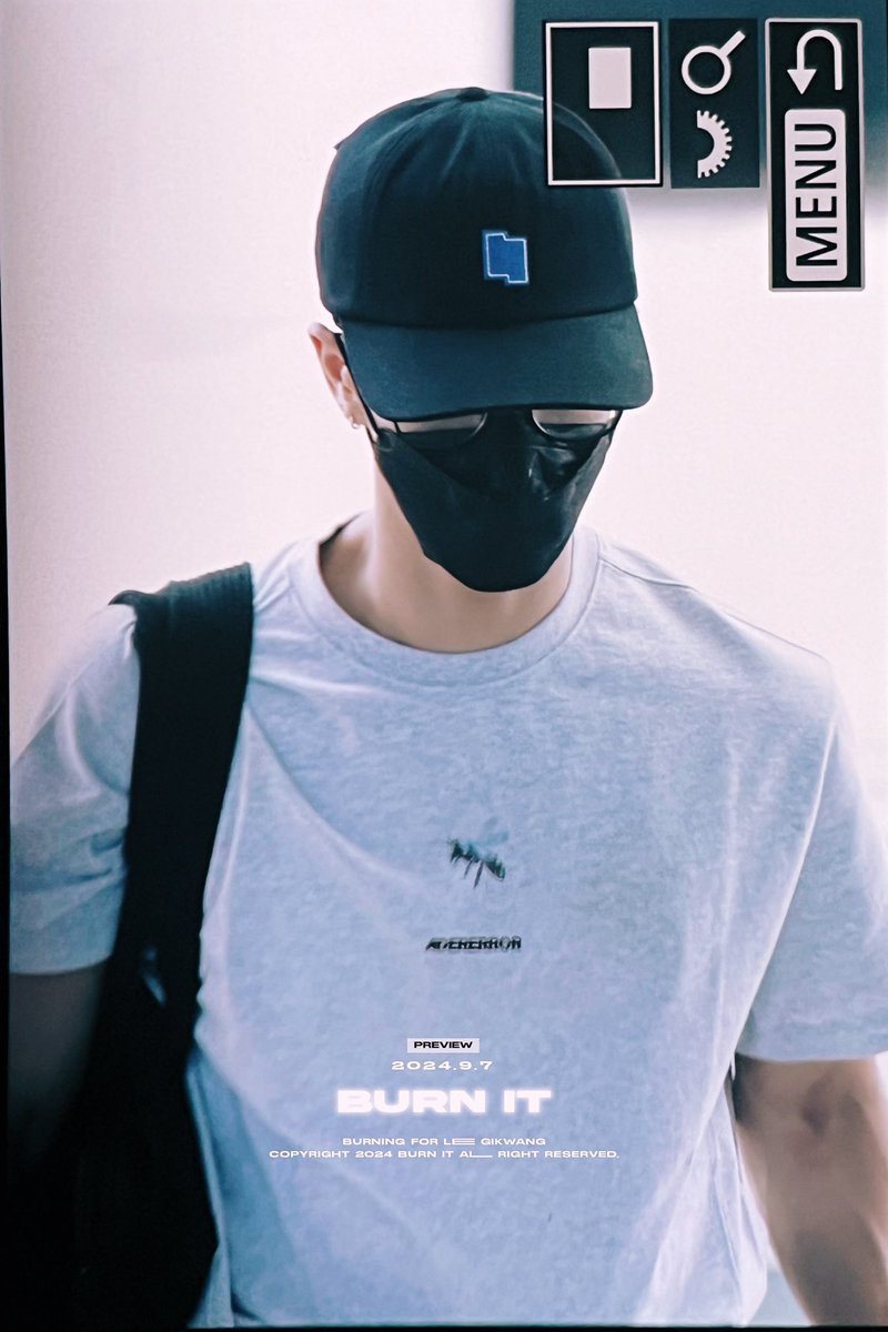 BURNIT0330's tweet photo. 240907 싱가폴 ㄱㄱ

#하이라이트 #비스트 #이기광 #HIGHLIGHT #LEEGIKWANG #GIKWANG @900_330 https://t.co/DffPaCNjgE