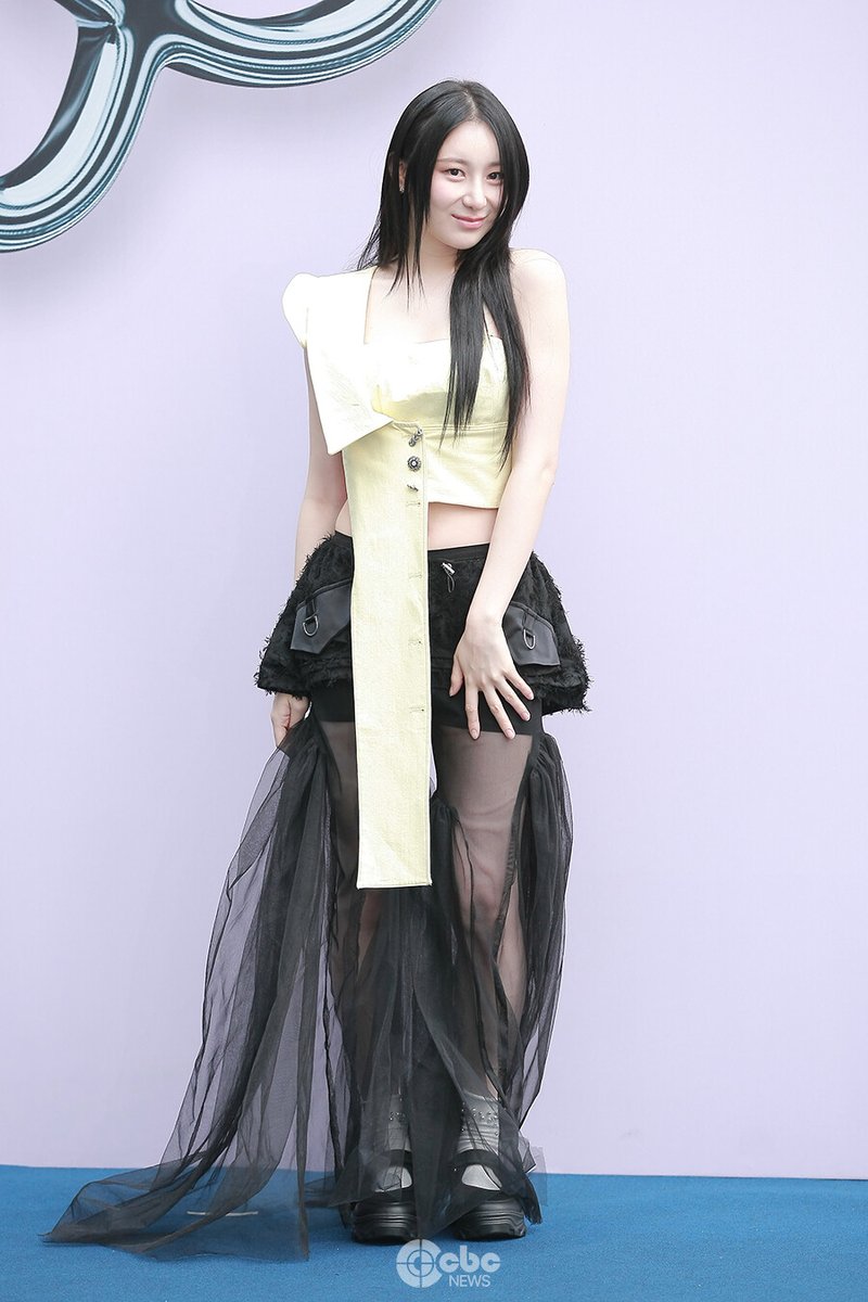 이채연, 퍼포먼스퀸의 망사 패션
Lee Chaeyeon, the performance queen's fishnet fashion

📍KWAKHYUNJOO COLLECTION 2025 S/S
📅 24.09.07
🔗cbci.co.kr/news/articleVi…

#이채연 #LEECHAEYEON #チェヨン <a href="/official_LCY/">이채연(LEE CHAE YEON) Official</a>