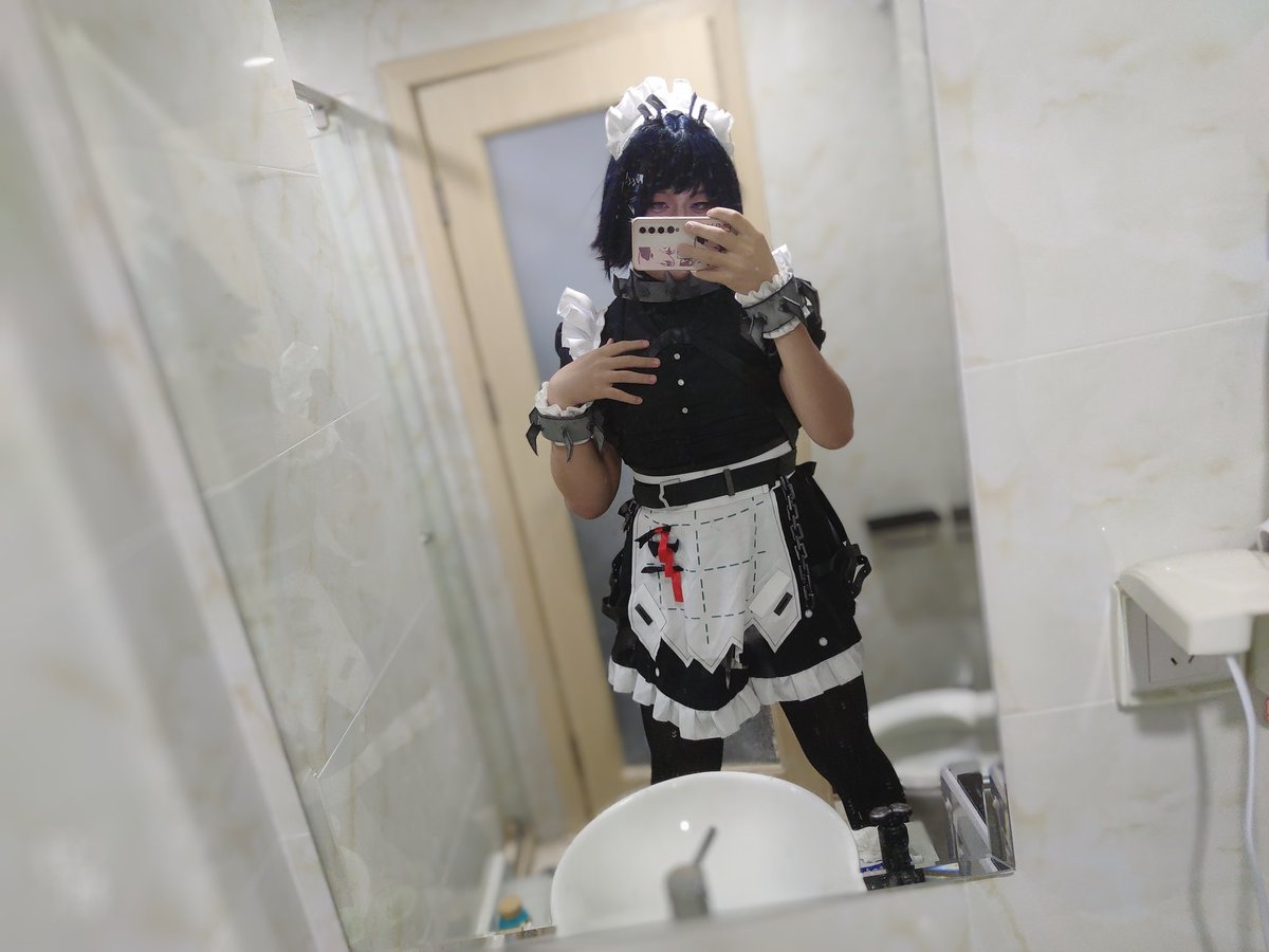 好困哦，好想赶紧睡觉(鲨鱼妹试衣)