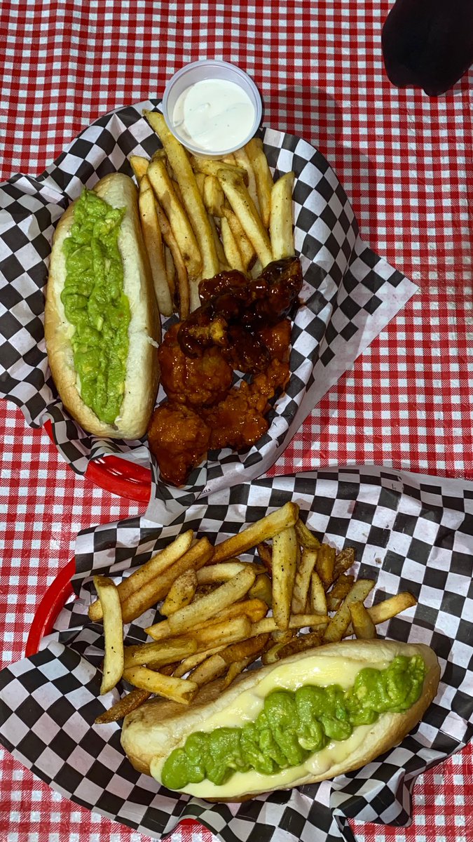 lizbethrubioc's tweet photo. Holaa, si tienen antojo de unos buenos hot dogs, boneless o hamburguesas y viven cerca de la salida norte, les recomiendo hot dogs los plebes, no se van a arrepentir🙌🏻✨

Si me pueden ayudar dando rt, se los agradecería mucho🍔😋✨ https://t.co/8D81JBc5AC