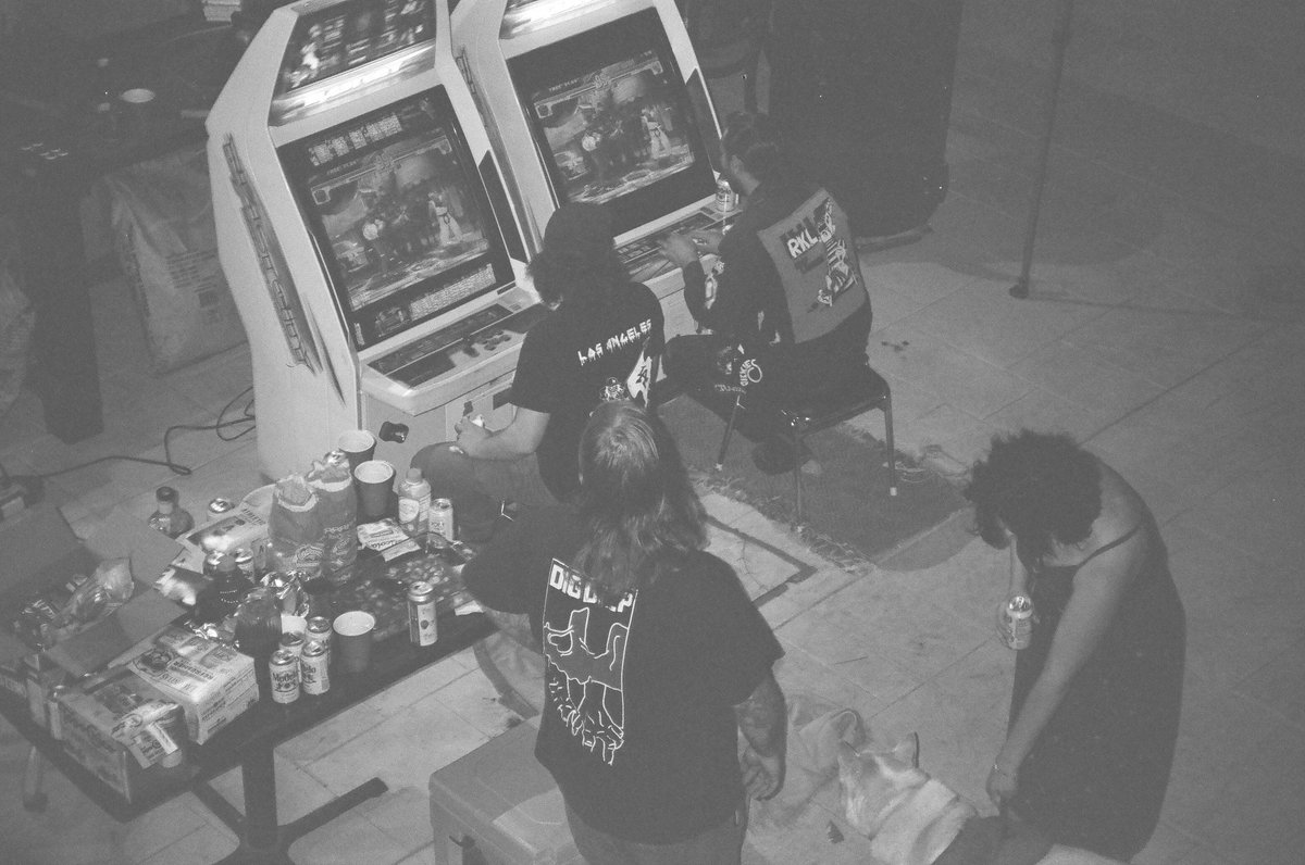 Me tending to my baby and her sister. 📸<a href="/gryaphoto/">gryaphoto</a>