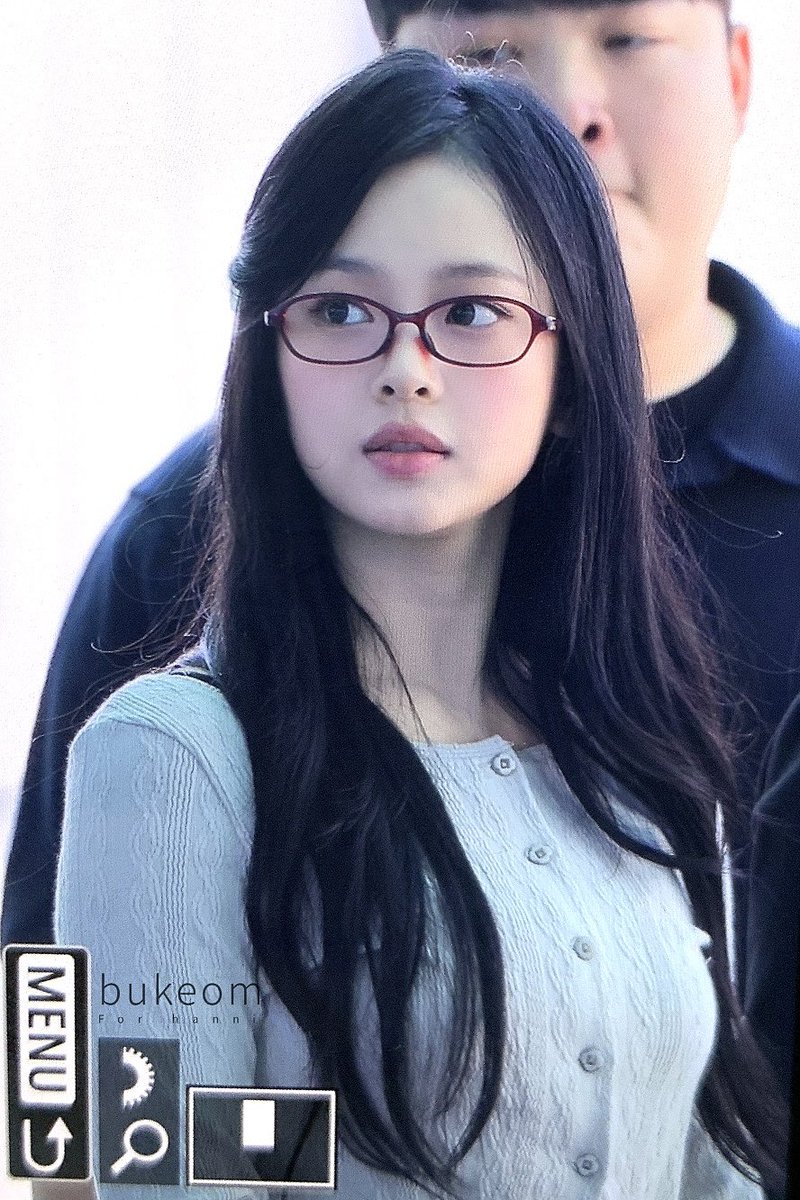 bukeom's tweet image. 240907 ICN 
🧑‍🏫

#뉴진스 #NewJeans #하니 #HANNI  #팜하니 #ハニ