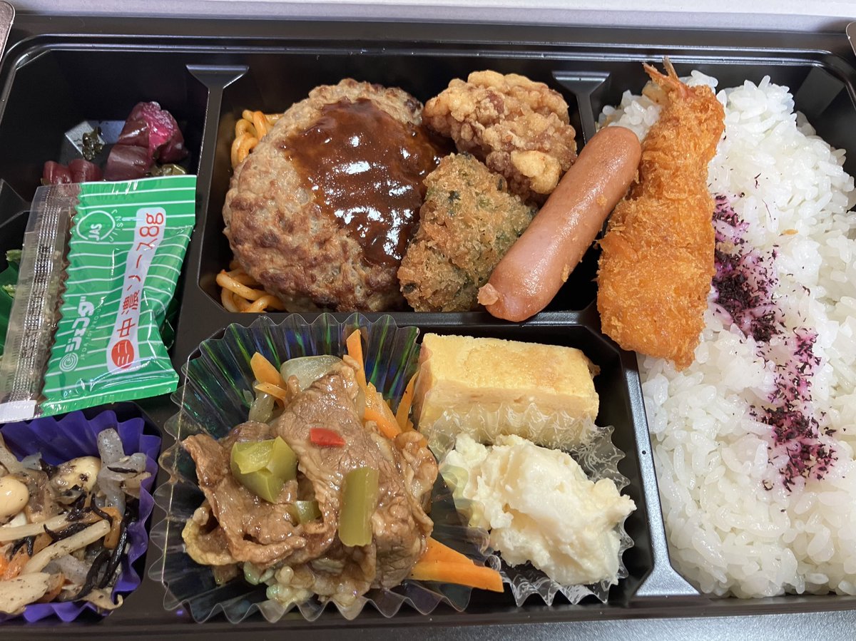 mkyk2652's tweet photo. 以前申し込みしてた子育て支援のお弁当が届いた🍱🎶

豪華でびっくり🤭
お昼はもう食べちゃったから夜ご飯に食べよー🥰 https://t.co/0dEqvMIoAQ