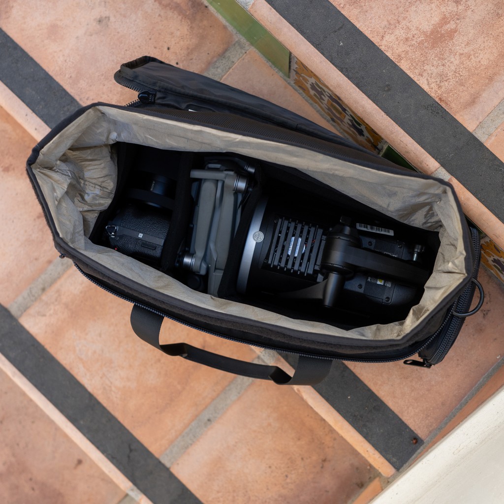 MissionDarkness's tweet image. Secure Your Gear Instantly
The Mission Darkness™ Padded Utility Faraday Bag blocks all wireless signals with TitanRF™ Faraday Fabric, protecting your electronics from EMP threats and hacking. Compact, durable, and secure. 🛡️ #MissionDarkness #EMPProtection #FaradayBag