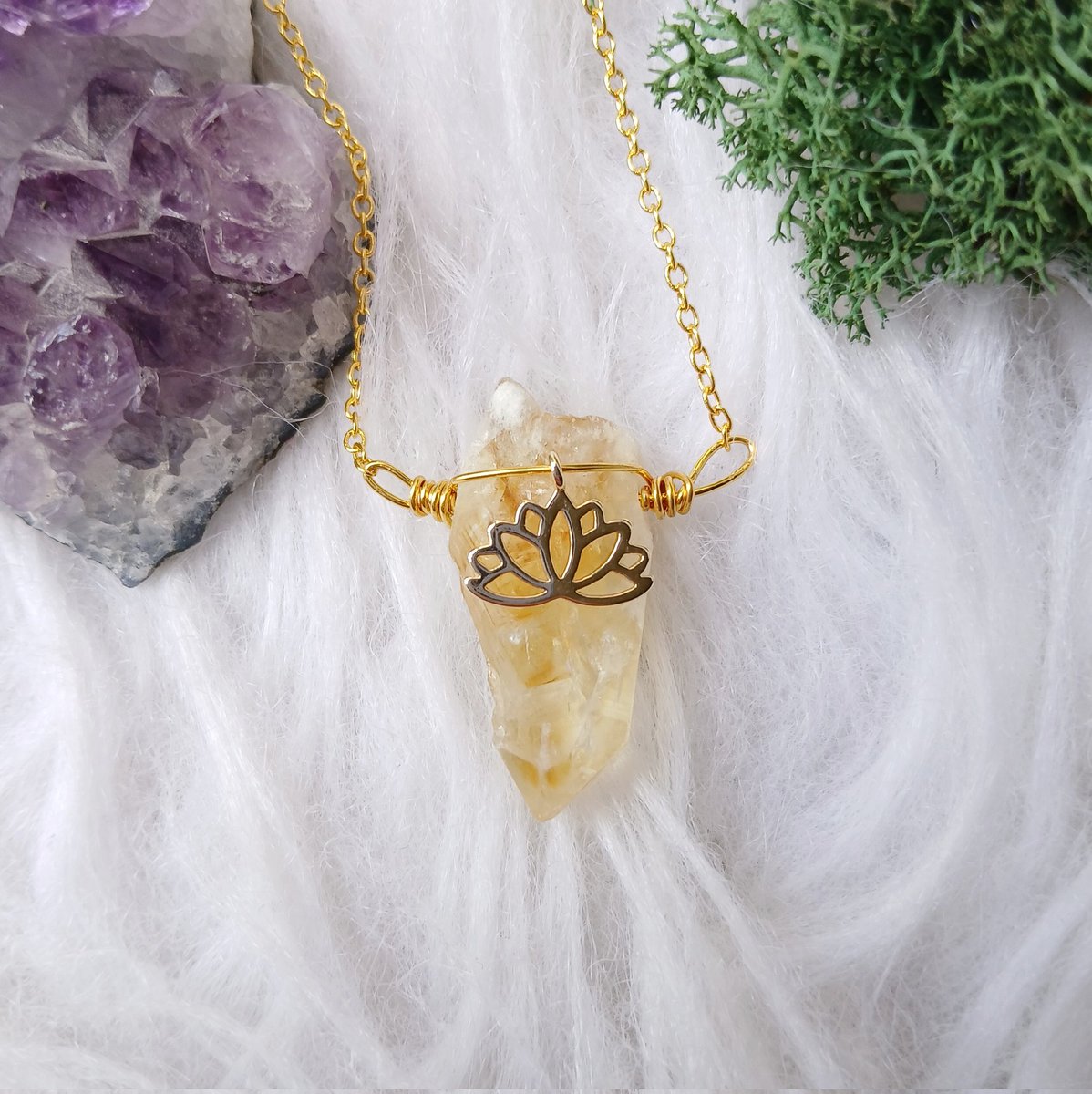 TheWildWWitch's tweet photo. Citrine brings enlightenment, optimism, warmth, and clarity. 
https://t.co/OZ1EY1GYuB 
#MHHSBD #EarlyBiz  #UKGiftHour #UKGiftAm #UKWeekendHour #crafturday #YorkshireCraftHour https://t.co/FtofLGr96Z