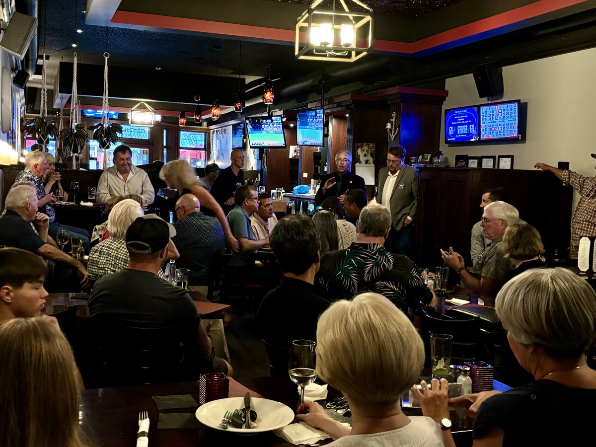 JohnRustad4BC's tweet image. Packed pub in Courtenay with our great Conservative Party of BC candidate Brennan Day!

Always great to share a pint with everyday, hardworking British Columbians. #bcpoli