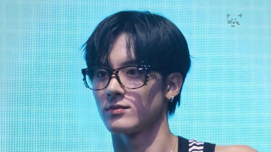 juricentral's tweet photo. massive bomb pussy slay to whoever invented glasses so eric could exist and wear them https://t.co/BXifo76606