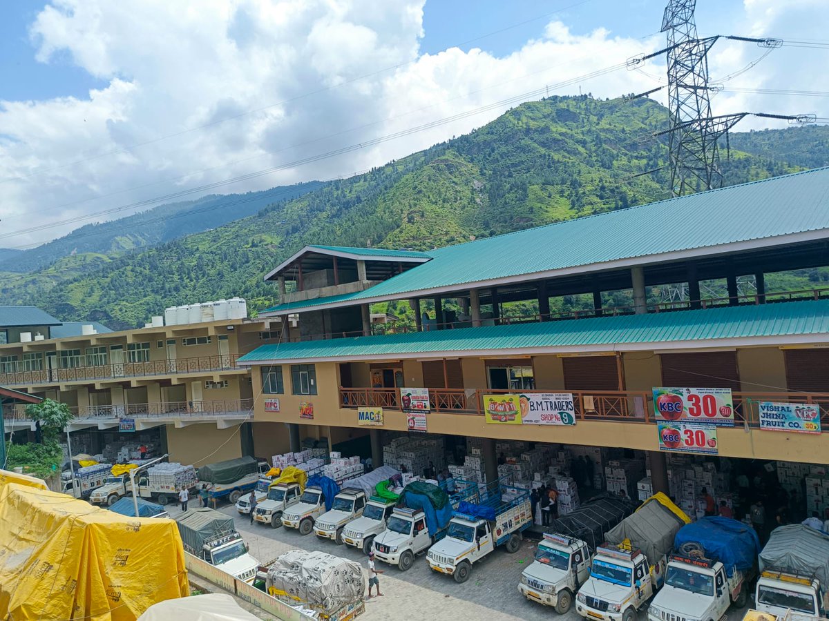 hpsamb's tweet photo. SMY #Parala, #APMC #Shimla and #Kinnaur #HPSAMB #produceofhimachal https://t.co/kEiSQX98Iq