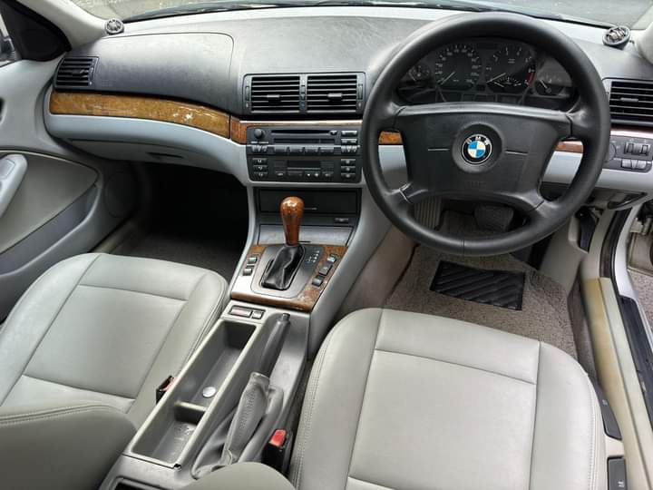 Suka Mobil Tua tweet media