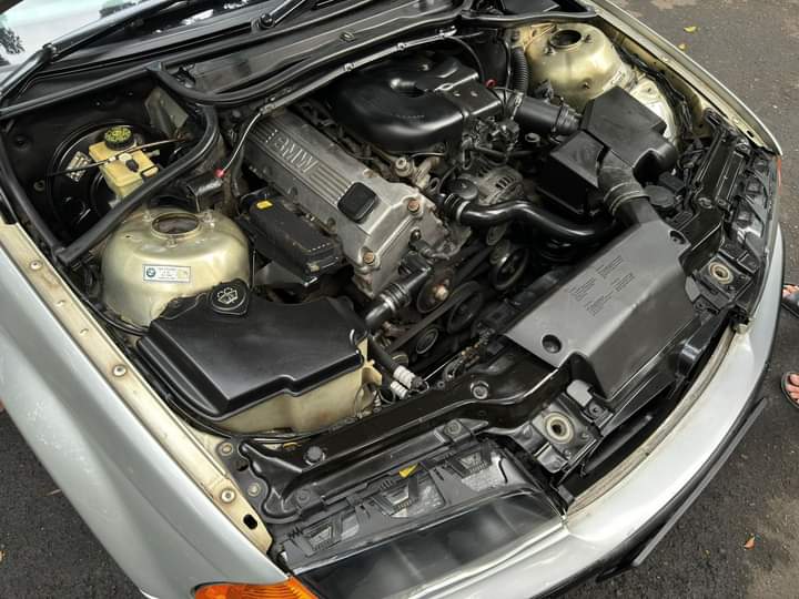 Suka Mobil Tua tweet media