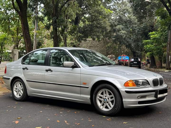 Suka Mobil Tua tweet media