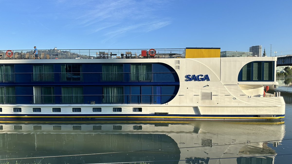 CruiseWithGary's tweet photo. Today we’re moored in Linz and I’ve been out to k.u.k. Hofbäckerei Café to buy Linzer Torte, said to be the oldest cake in the World. @SagaUK @saga_travel_uk #SpiritOfTheDanube It’s a lovely day &amp; Linz is beautiful #ExperienceIsEverything https://t.co/6ZfmtGYacE