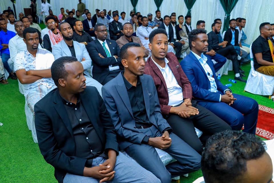 Madaxtooyada JSL (@madaxtooyadajsl) on Twitter photo Madaxweynaha Jamhuuriyadda Somaliland, Mudane <a href="/musebiihi/">Muse Bihi Abdi</a> ayaa xalay kulan muhiima oo saacado qaatay la yeeshay dhalinyarada, aqoonyahanka iyo haldoorka Gobolka Gabiley. Madaxweynaha Jamhuuriyadda Somaliland, Mudane <a href="/musebiihi/">Muse Bihi Abdi</a> ayaa xalay kulan muhiima oo saacado qaatay la yeeshay dhalinyarada, aqoonyahanka iyo haldoorka Gobolka Gabiley.