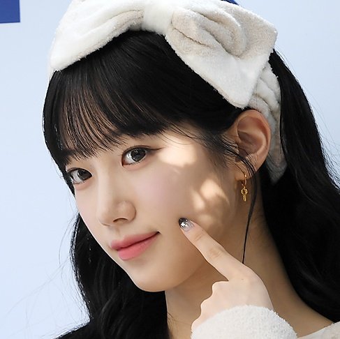 hyeopsama's tweet photo. @EndItSeptember @atLuckyVicky @ofBeepBeep @AtellierVogue @BeBriave.

Selamat hari Sabtu! 🫶🏼 Semangat hari ini jaga base dan divingnya. Jangan lupa istirahat dan senang-senang di weekend ini. 🦢 https://t.co/MoiJgRhXnW
