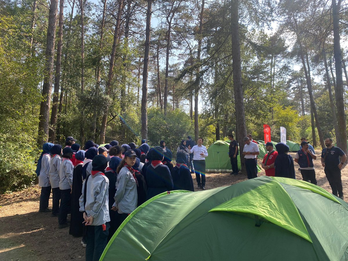 ehadgm's tweet photo. Türkiye İzcilik Fed. Beykoz Kamp Merkezinde düzenlenen Diyanet İzcilik Kampında Genç İzcilere hitap eden Genel Başkanımız 
Sn Ali Özdemir; Hafız ve hafız adayı gençlerimizin sosyal ve sportif hayatta aktif rol almalarının önemli olduğunu vurgulayarak emeği geçenleri tebrik etti. https://t.co/2lgcUPInzP