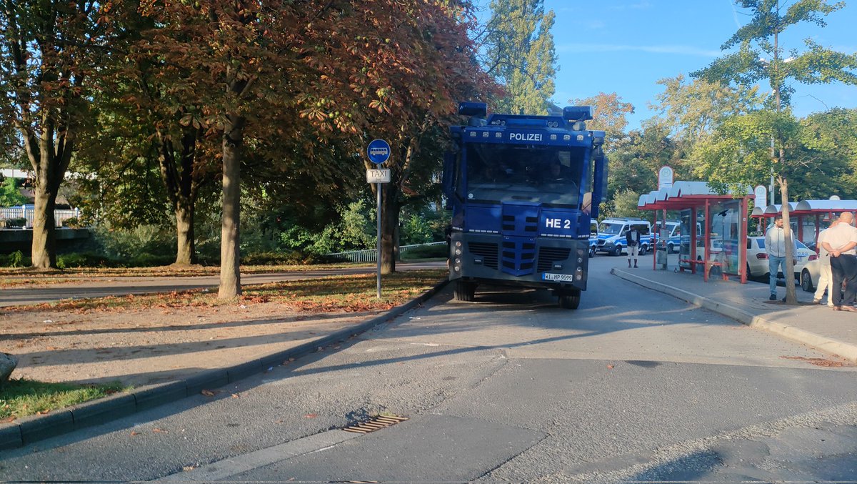 Drohnen,Wasserwerfer &amp; Reiterstaffel in Hofheim. #ho0709 #noafd