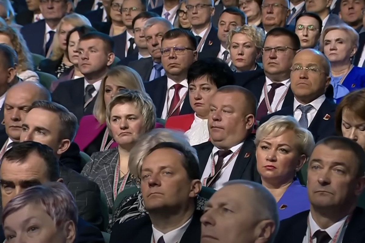 «Зеркало» публикует мнение психиатра о том, что кроется за усиливающимся подхалимством в отношении Лукашенко.

«Происходят катастрофические вещи».

browse-zerkal0.online/news/life/7769…