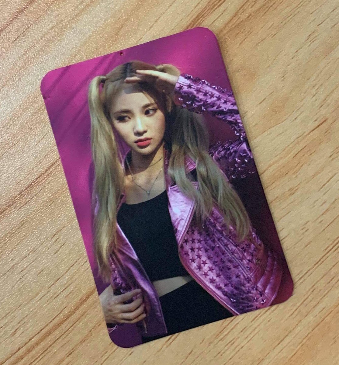 iskajho's tweet photo. oomf take it from me, u will miss ur mikha butas js like how i miss my jinsoul butas #attachmentissues https://t.co/YMJeIm0SlR