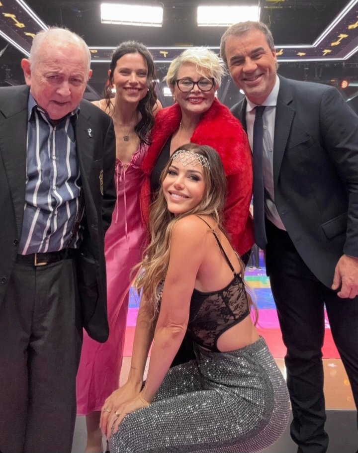 Jueves muy🔝en #Los8EscalonesDeLos3Millones 💣
#ChicheGelblung <a href="/valesalezzi/">valentina salezzi</a> <a href="/Carmen_LaLeona/">Carmen Luz Barbieri</a> <a href="/guillepoggi/">Guillermo Poggi</a> <a href="/evange_anderson/">Evy</a>