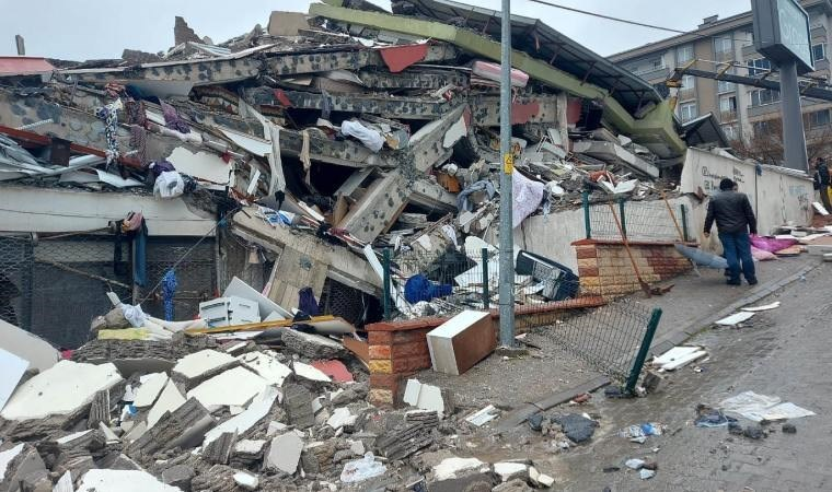 44 kişiye mezar olan Saitbey Sitesi: 
Dulkadiroğlu Kaymakamlığı'nın kamu görevlilerine soruşturma izni vermediği karara itiraz edildi
cumhuriyet.com.tr/turkiye/44-kis…