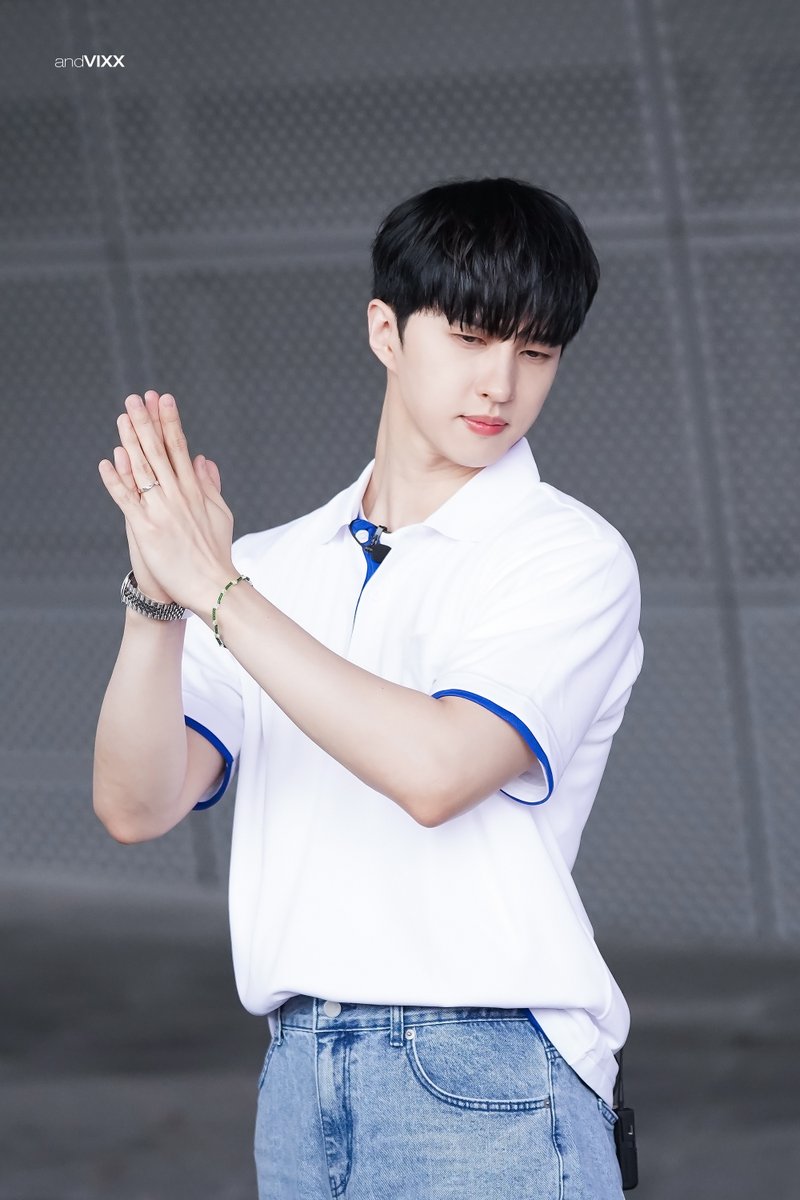 _AndVIXX's tweet photo. 240905 서패위 스너글 팝업 #빅스 #VIXX #KEN #켄 #이재환 @jaehwany0406 #Consolation_n_Love 

💛 https://t.co/OlKEdkdtFg