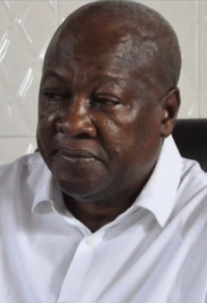 TeiSamuel635057's tweet photo. This man JDM wants to pull Ghana backwards Again.Ghanains said NO WAY Mahama for incompetent leader to take Ghana backwards Again.
#Dumsor
#akonfem
#Akpeteshie
#Drunker
#Deadgoat
@AmoakoKwam
@KKhwame @ForVolta @OracleKings @Gen_Buhari_ @GOD_MC1 @Addowilson @FAnnohDompreh https://t.co/WvHx27lQZ6