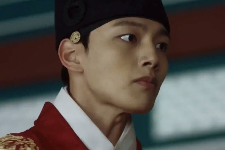 baby9oo's tweet photo. @Actor_Yeo Save her from a homicidal dowager, an unhappy client, teenage gossip, or from just being late.
Result? You go, we go @Actor_Yeo
#YeoJingoo #여진구 ♥️
2019 #TheCrownedClown
#왕이된남자
2019 #AbsoluteBoyfriend #절대그이
2017 #ReunitedWorlds
#다시만난세계 https://t.co/6Xy1Le2AAZ