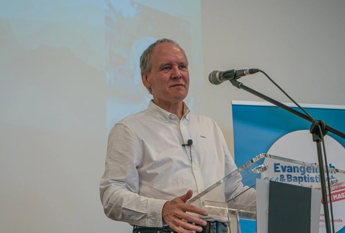 Wat betekent dat nu precies: dat Jezus met zijn kruisdood verzoening bracht? Met een college van Henk Bakker daarover én de diplomering van studenten werd 30 aug het nieuwe seminariumjaar geopend. Lees een impressie, bekijk foto's, luister het college: unie-abc.nl/nieuwsindex/12…